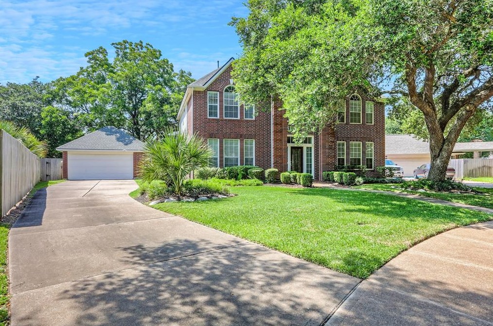 6239 Edenbrook Dr, Sugar Land, TX 77479