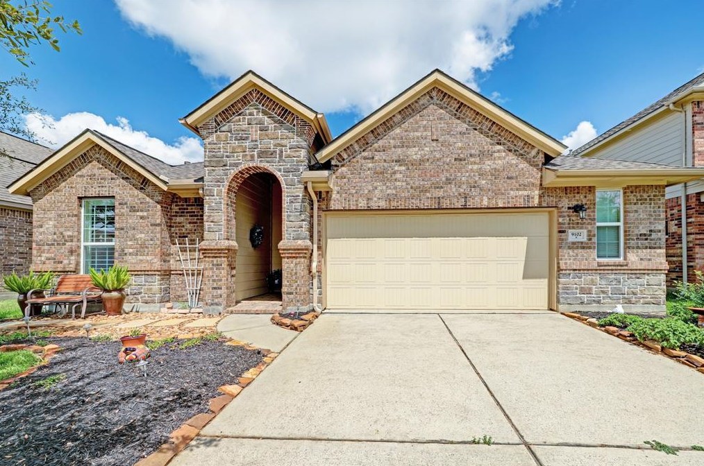 9102 Newcroft Ct, Tomball, TX 77375-1117