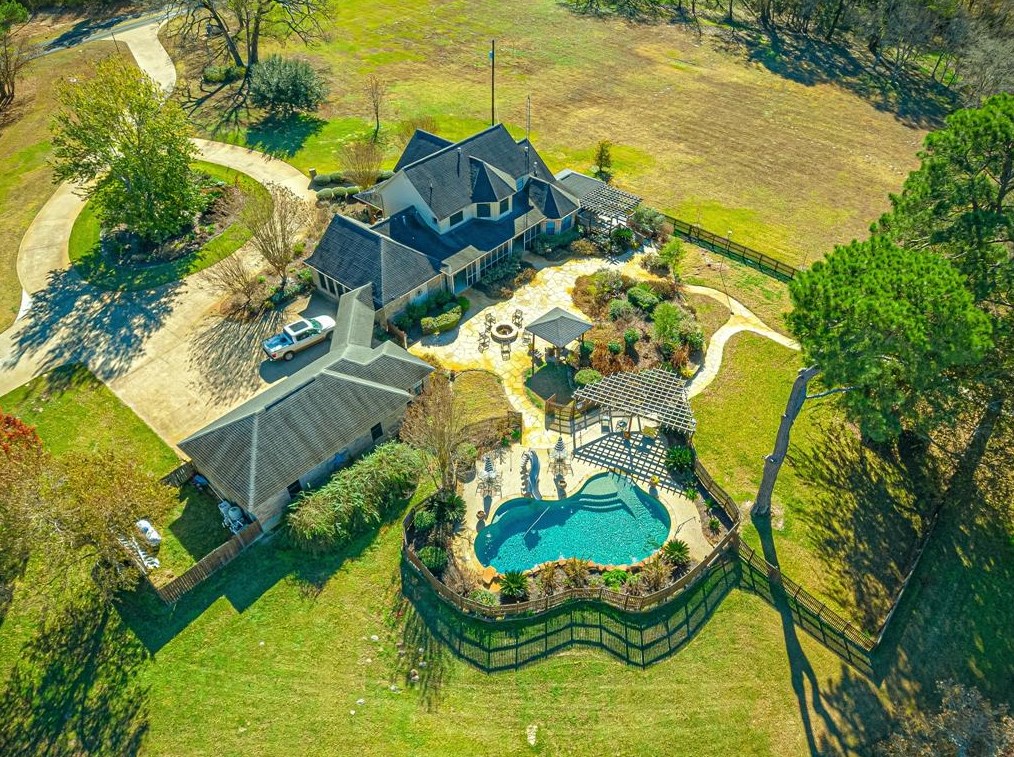 2535 N 6th St, Mapleton, TX 75835