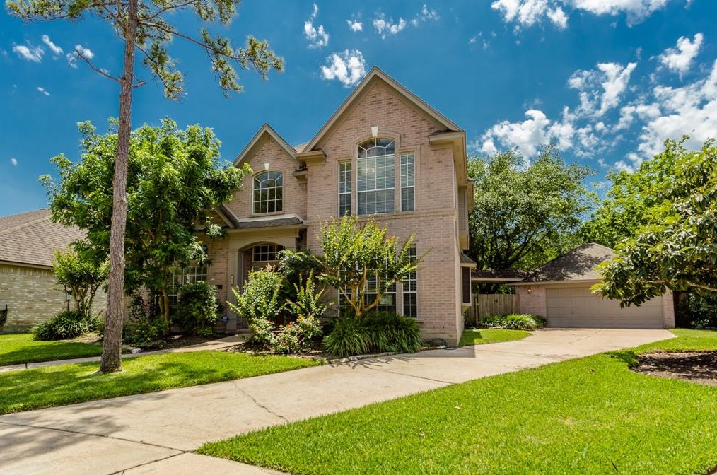 823 Misty Ridge Ct, Sugar Land, TX 77479
