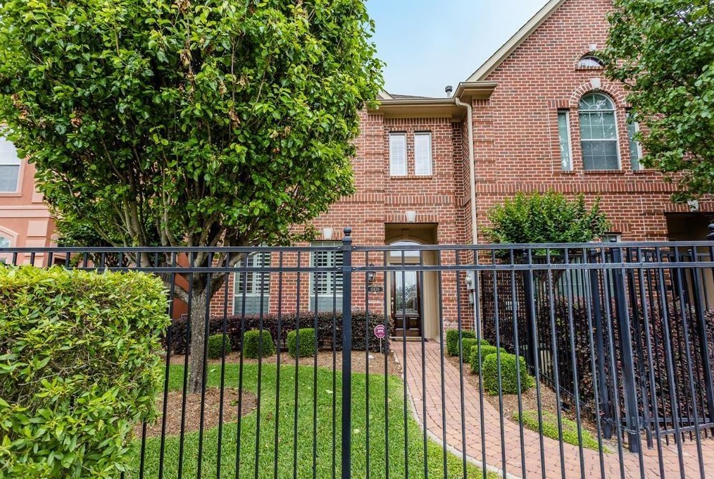 13635 Brookbluff Ln, Houston, TX 77077-5562