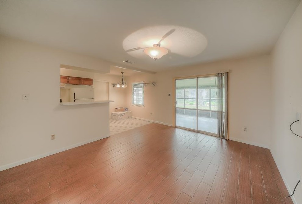 10807 Carlton, Houston TX  77047-1001 exterior