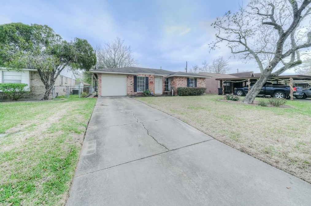 10807 Carlton Dr, Houston, TX 77047-1001