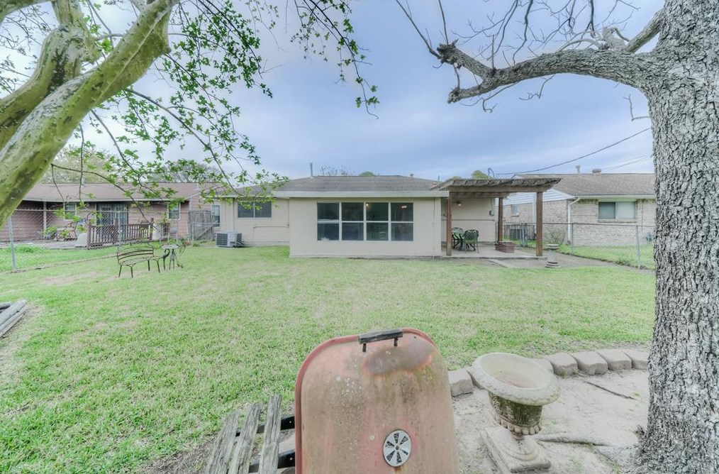 10807 Carlton, Houston TX  77047-1001 exterior