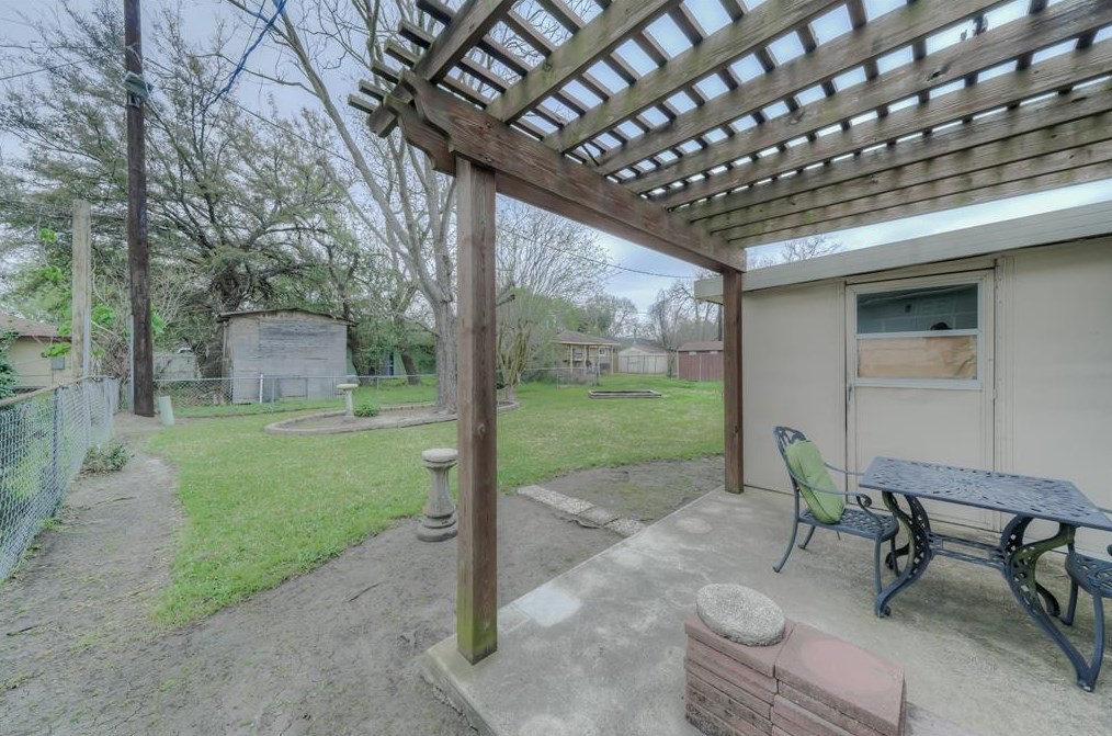 10807 Carlton, Houston TX  77047-1001 exterior