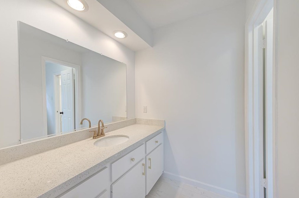 15835 Barkers Lndg Rd, Houston TX  77079-2422 exterior