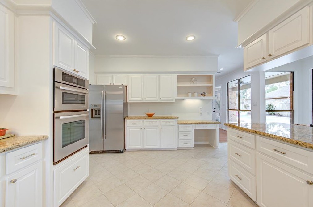 15835 Barkers Lndg Rd, Houston TX  77079-2422 exterior