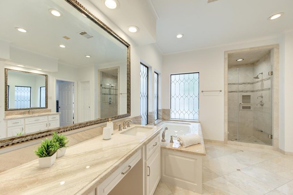 15835 Barkers Lndg Rd, Houston TX  77079-2422 exterior