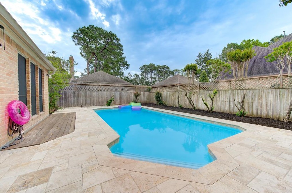 15835 Barkers Lndg Rd, Houston TX  77079-2422 exterior