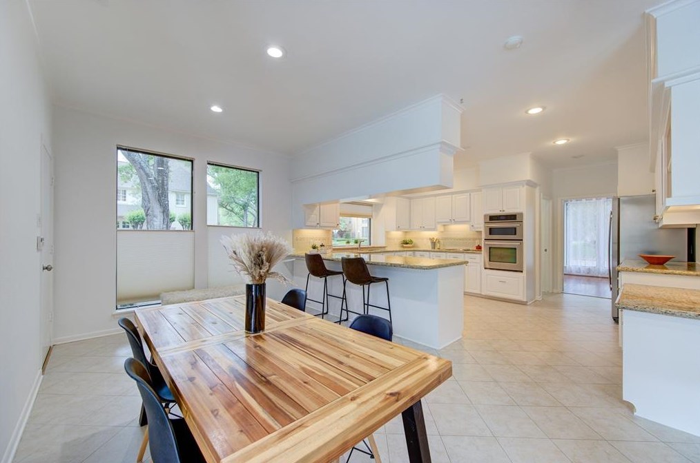 15835 Barkers Lndg Rd, Houston TX  77079-2422 exterior