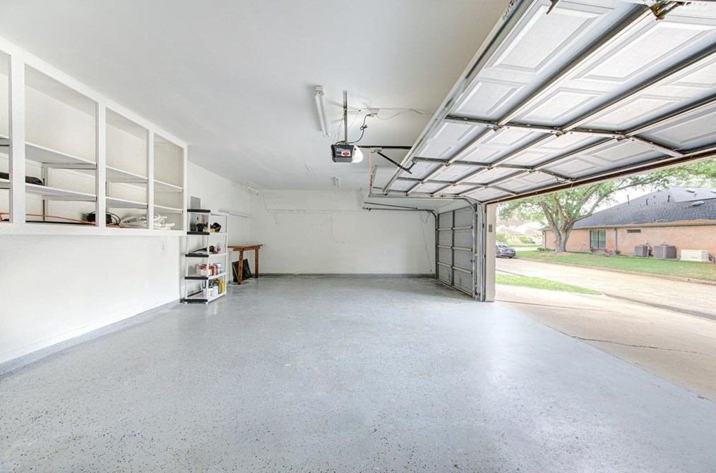 15835 Barkers Lndg Rd, Houston TX  77079-2422 exterior