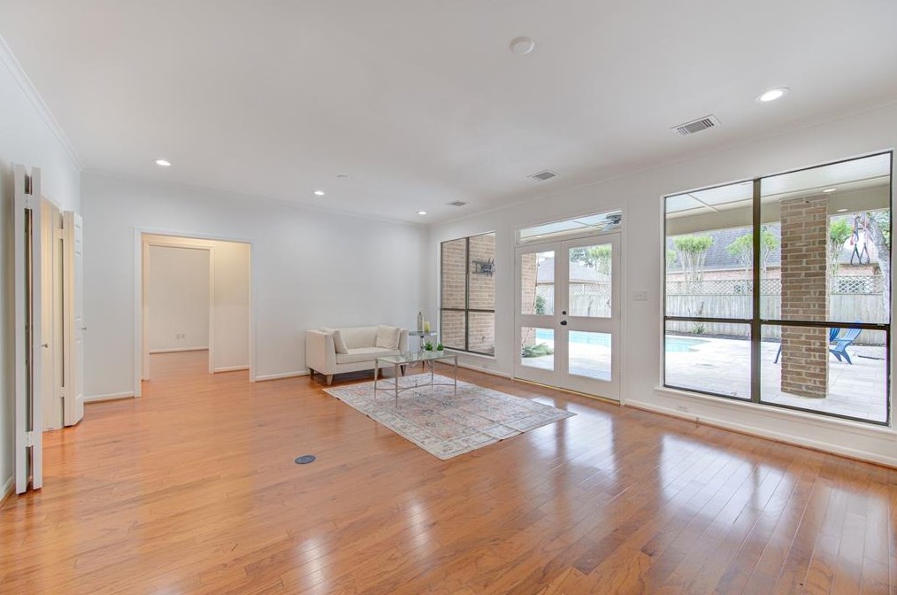 15835 Barkers Lndg Rd, Houston TX  77079-2422 exterior