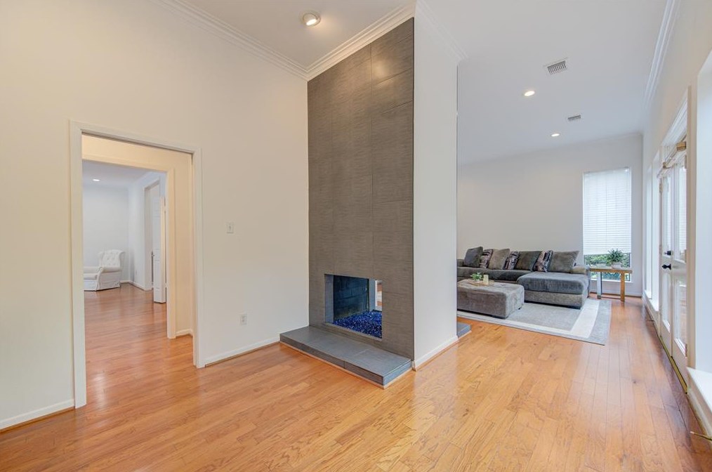 15835 Barkers Lndg Rd, Houston TX  77079-2422 exterior