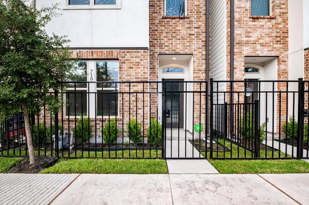 710 Clark St, Houston TX  77020-5918 exterior