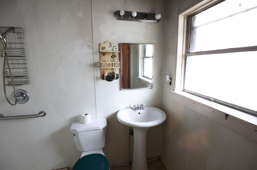 7003 Kingsway Dr, Houston TX  77087-6023 exterior