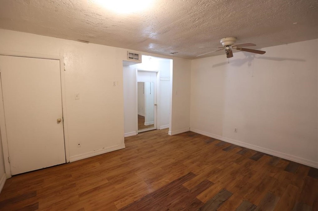 7003 Kingsway Dr, Houston TX  77087-6023 exterior