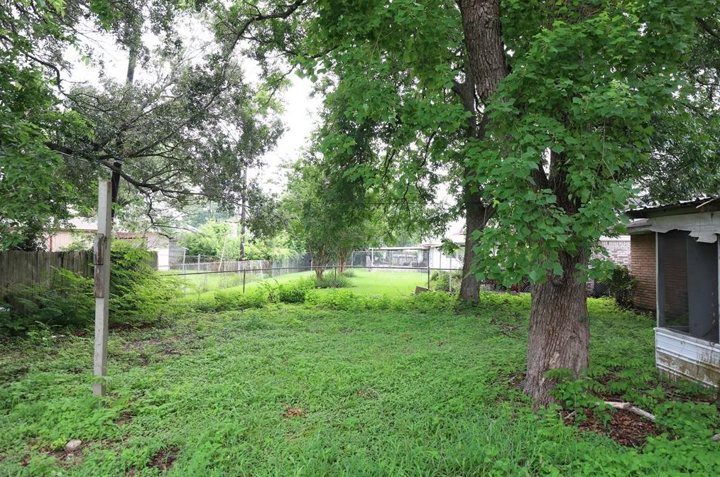 7003 Kingsway Dr, Houston TX  77087-6023 exterior