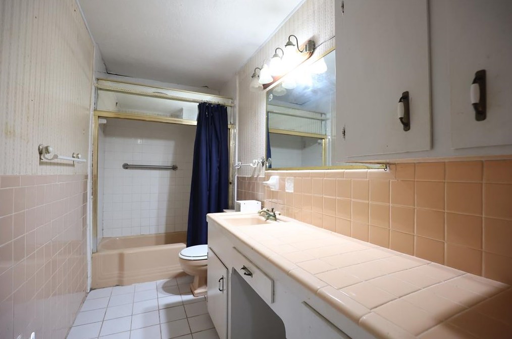 7003 Kingsway Dr, Houston TX  77087-6023 exterior