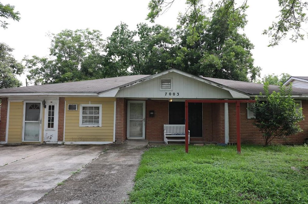 7003 Kingsway Dr, Houston, TX 77087-5211