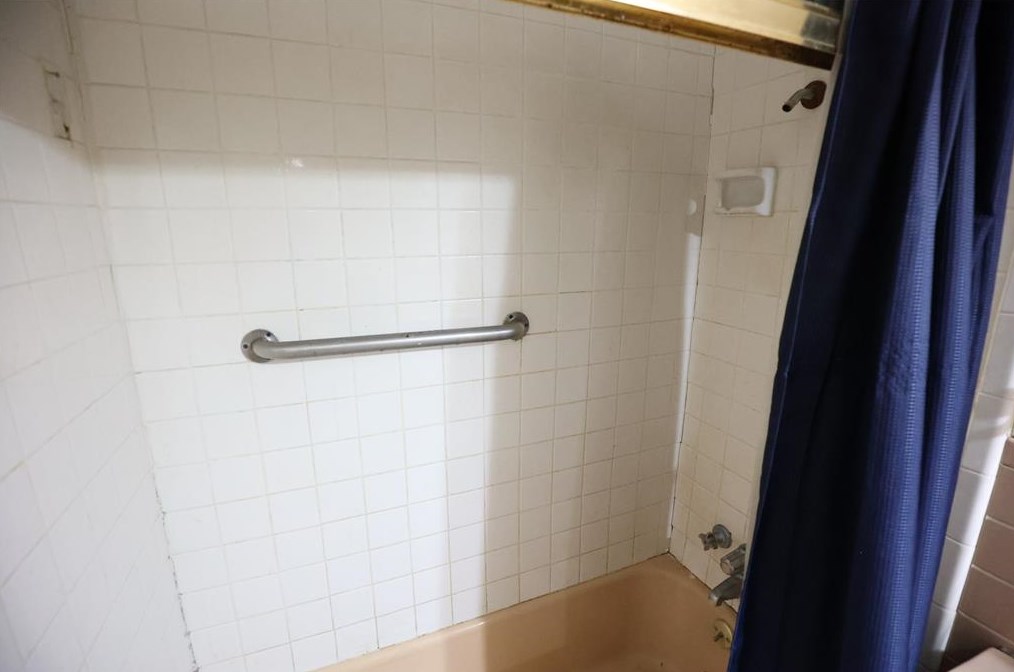 7003 Kingsway Dr, Houston TX  77087-6023 exterior