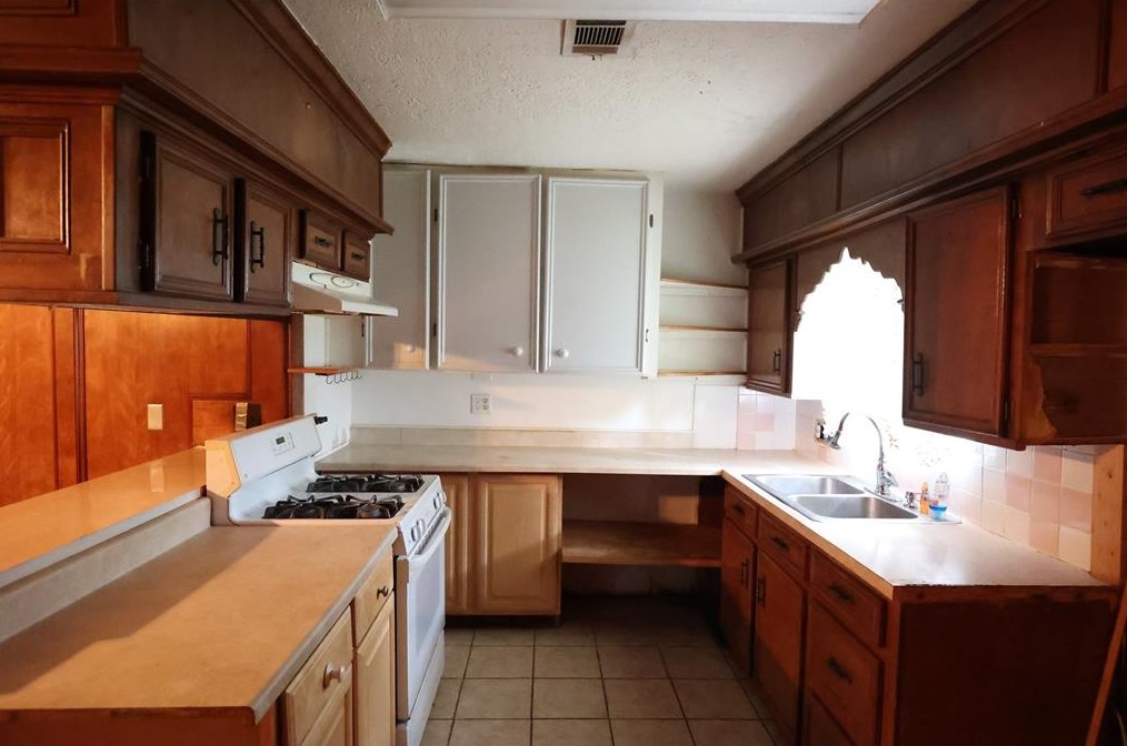 7003 Kingsway Dr, Houston TX  77087-6023 exterior