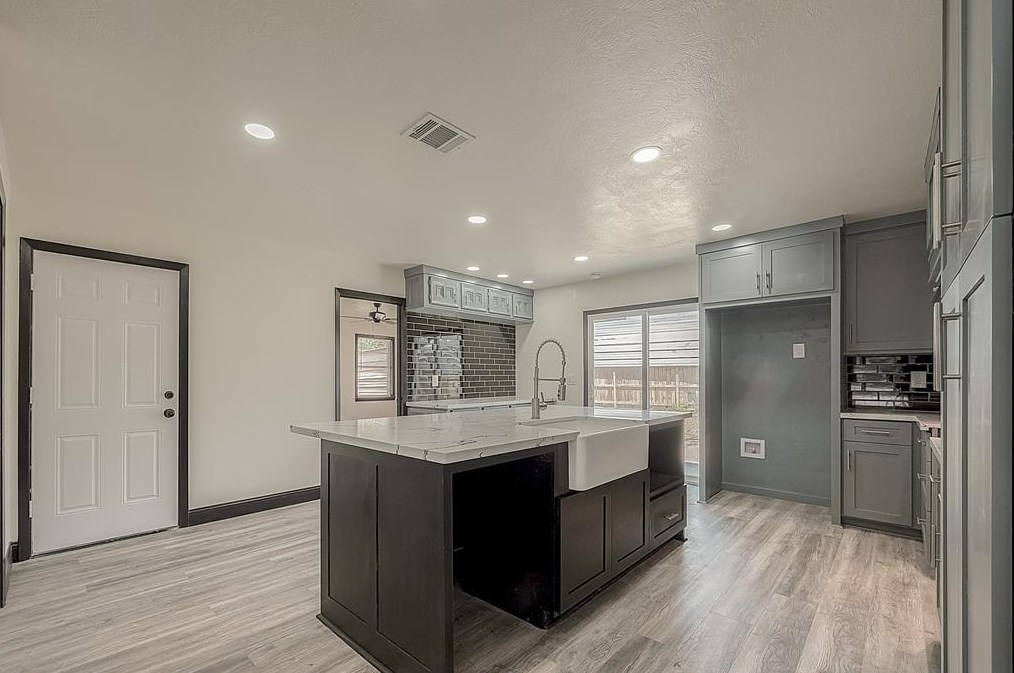 5715 Corl St, Houston TX 77087-4107 exterior