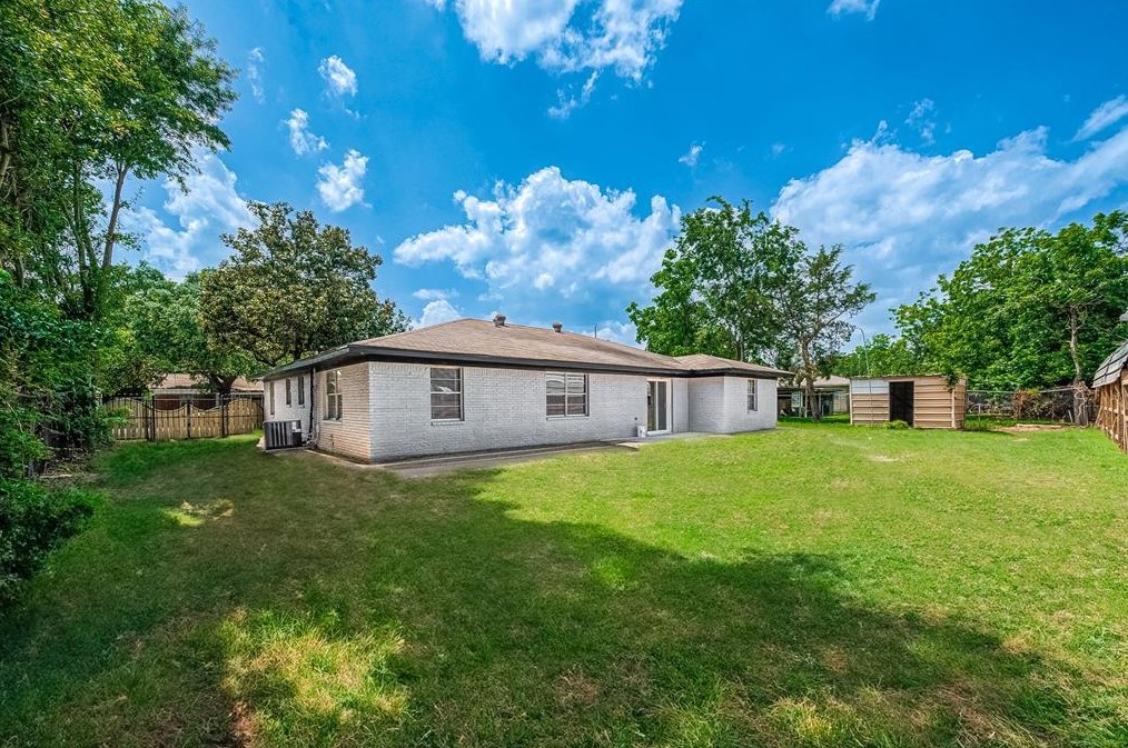 5715 Corl St, Houston TX 77087-4107 exterior