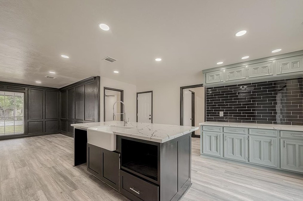 5715 Corl St, Houston TX 77087-4107 exterior