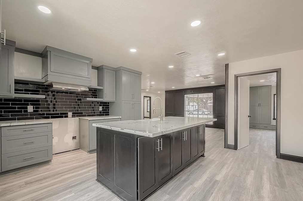 5715 Corl St, Houston TX 77087-4107 exterior