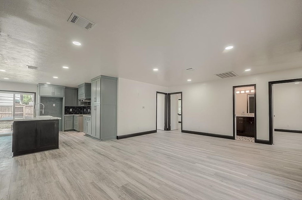 5715 Corl St, Houston TX 77087-4107 exterior