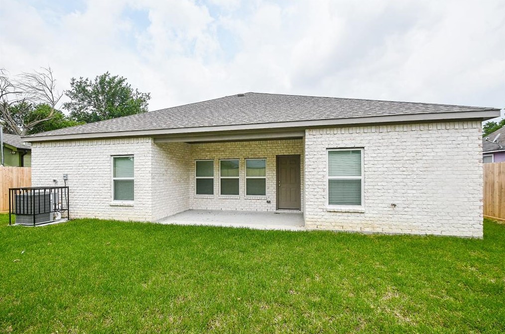 6612 Tuskegee St, Houston TX  77091-4127 exterior