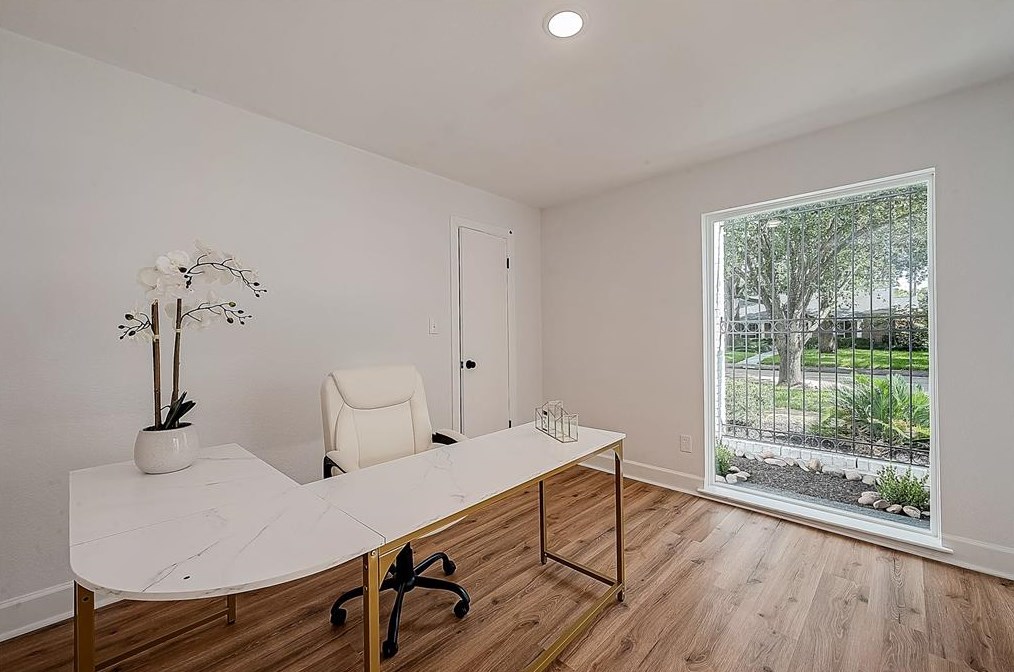 10031 Inwood Dr, Houston TX  77042-2437 exterior