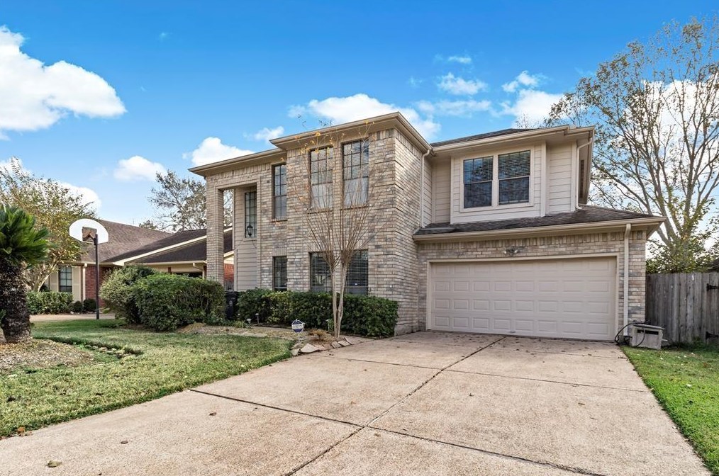 4622 Sunshine Dr, Sugar Land, TX 77479-2057
