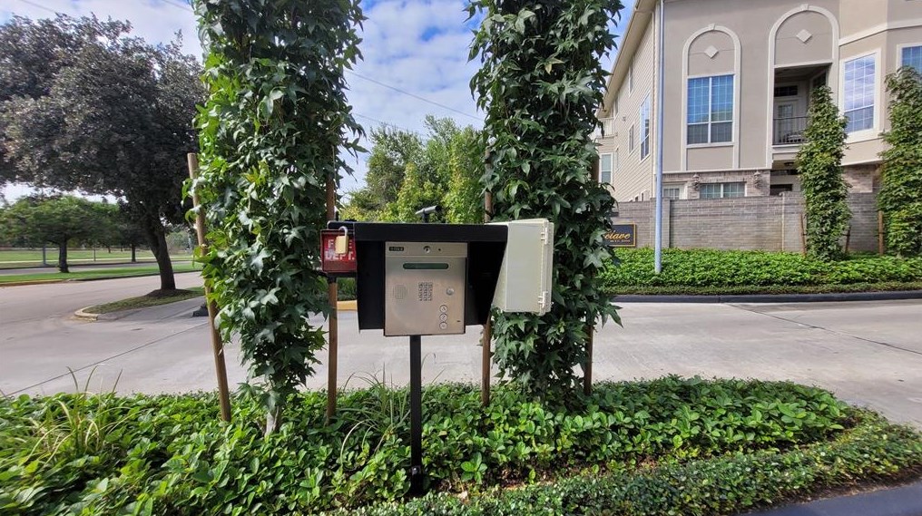 1822 Stacy Crst, Houston TX  77008-3486 exterior