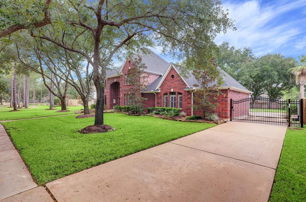 19210 Foxtree Ln, Houston, TX 77094