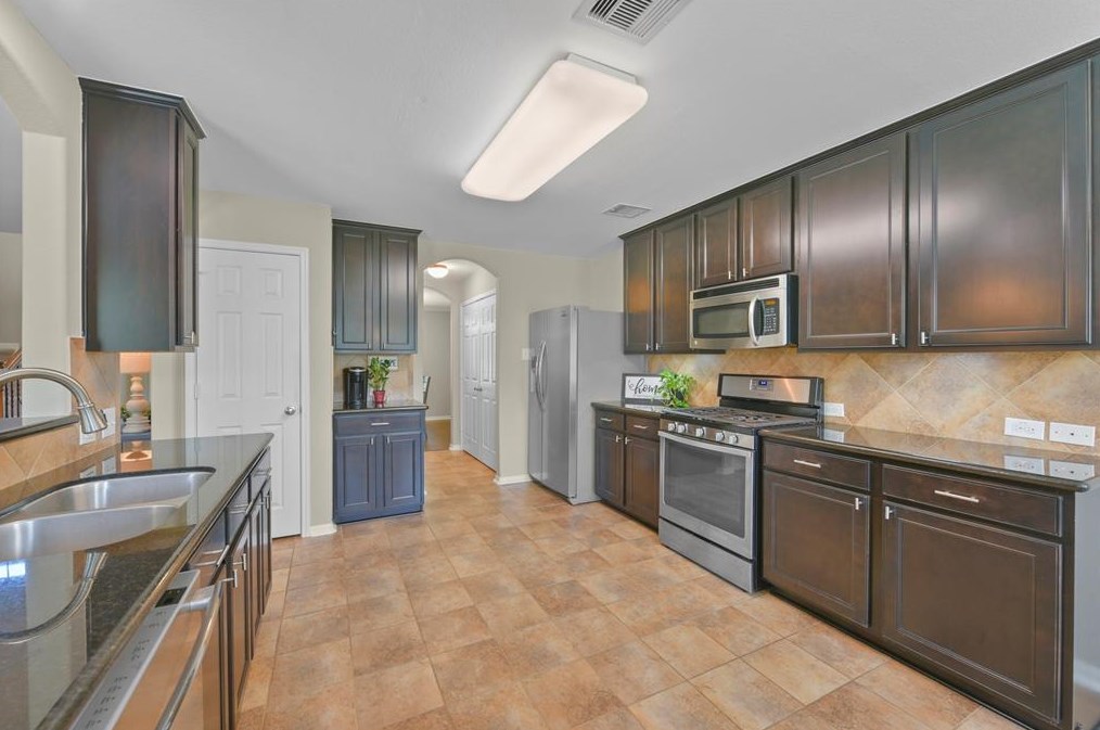 3612 Oak Xing Dr, Pearland TX  77581-7103 exterior