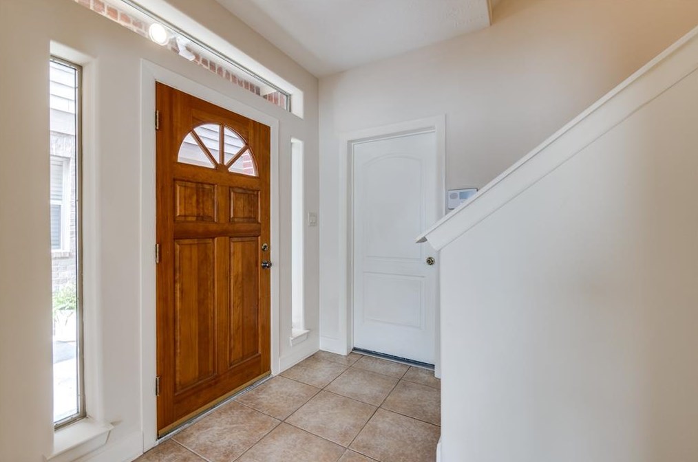 1803 Stacy Crst, Houston TX  77008-3487 exterior