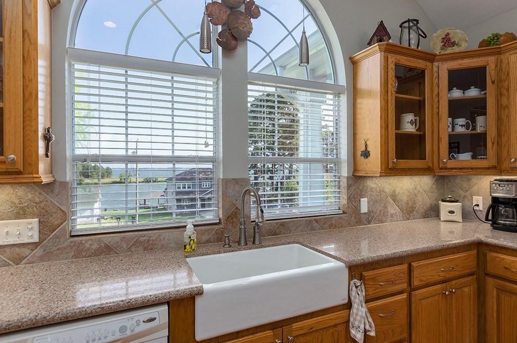 660 Caney Creek Dr, Livingston, TX 77351-8769