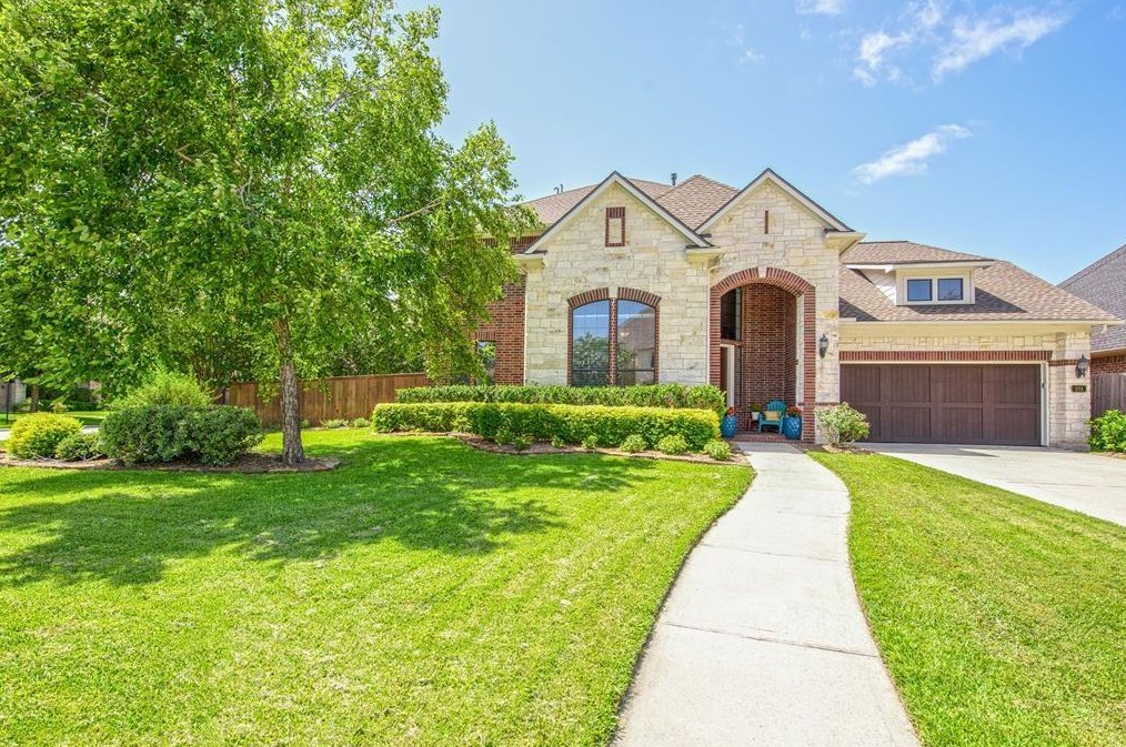 101 Silverstone Ln, Conroe, TX 77384