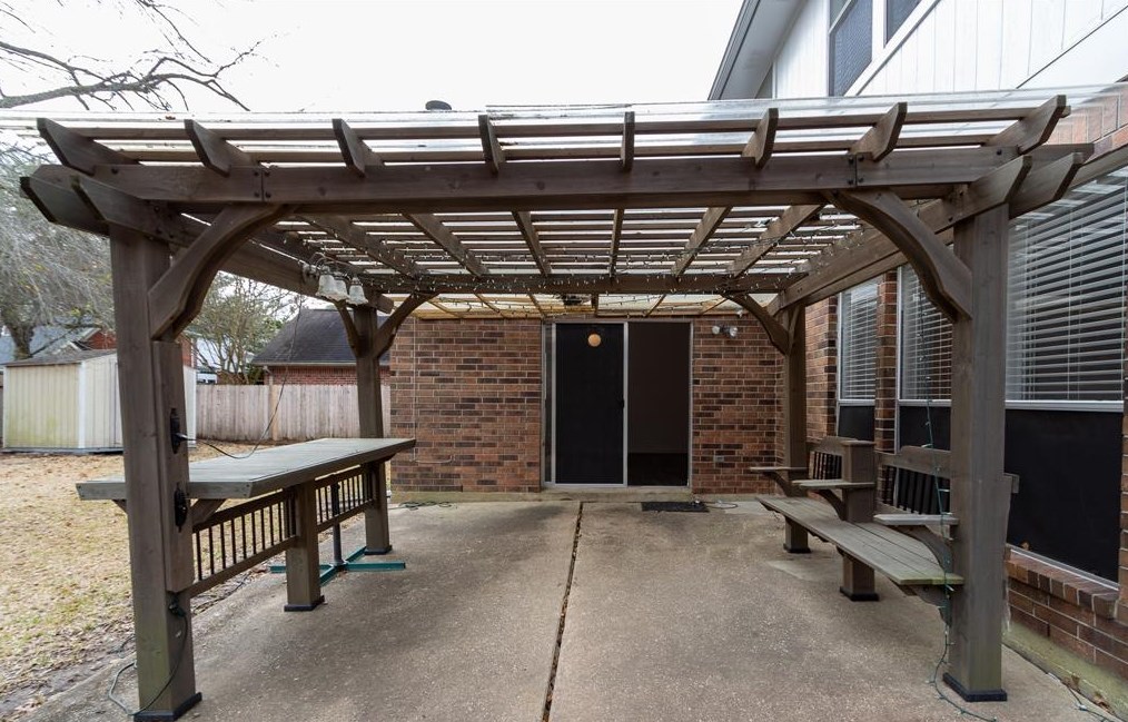 14303 Providence Pne Trl, Houston TX  77062-2042 exterior