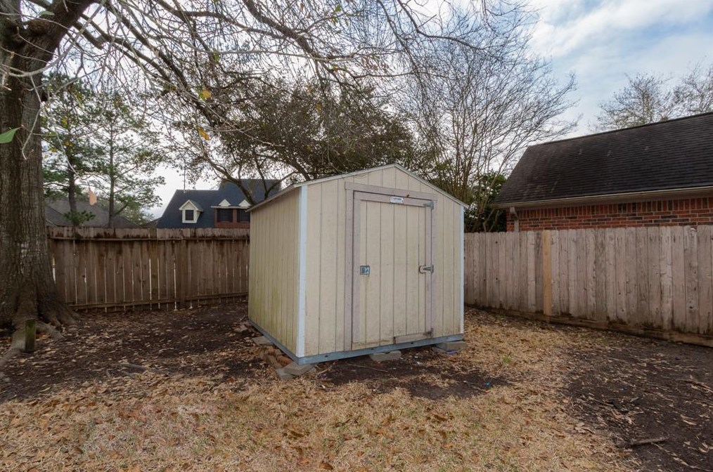14303 Providence Pne Trl, Houston TX  77062-2042 exterior