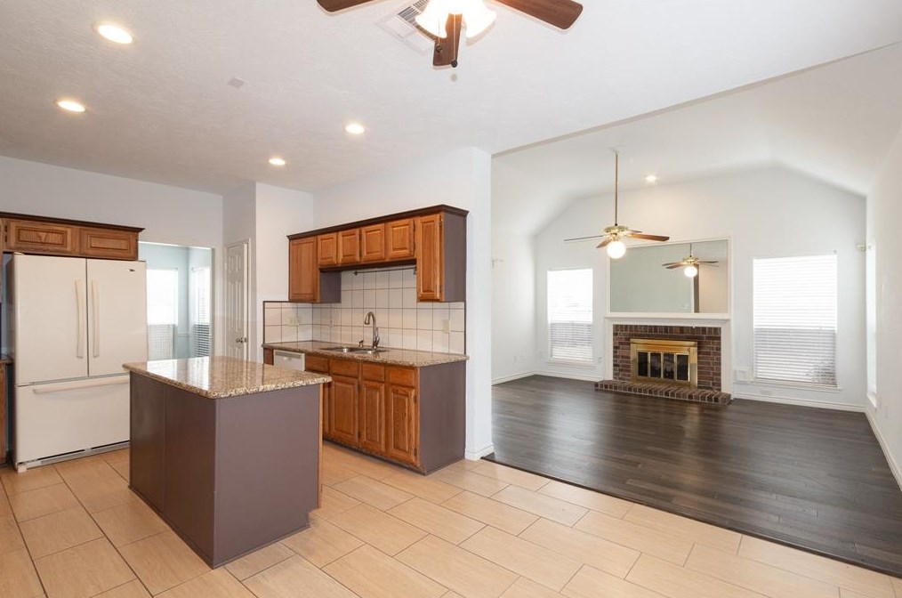 14303 Providence Pne Trl, Houston TX  77062-2042 exterior