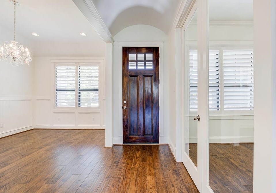 1236 Chamboard Ln, Houston TX  77018-3102 exterior