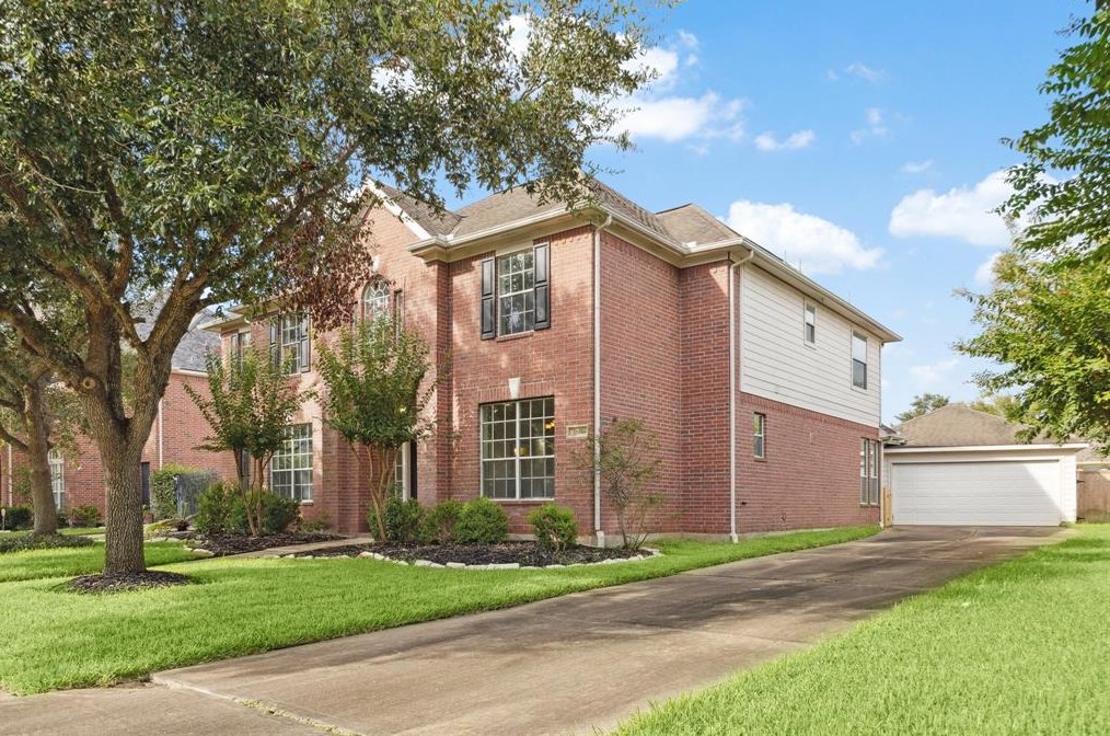 1818 Cross Spring Dr, Sugar Land, TX 77479