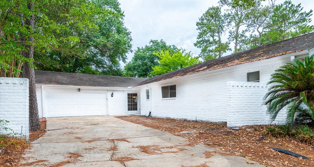 8118 Brinkworth Ln, Houston, TX 77070-3247