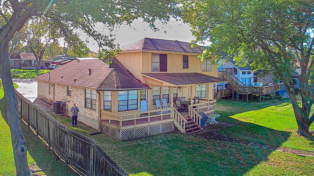 211 Lakeview Shores Dr, Stephen Creek, TX 77331-4659