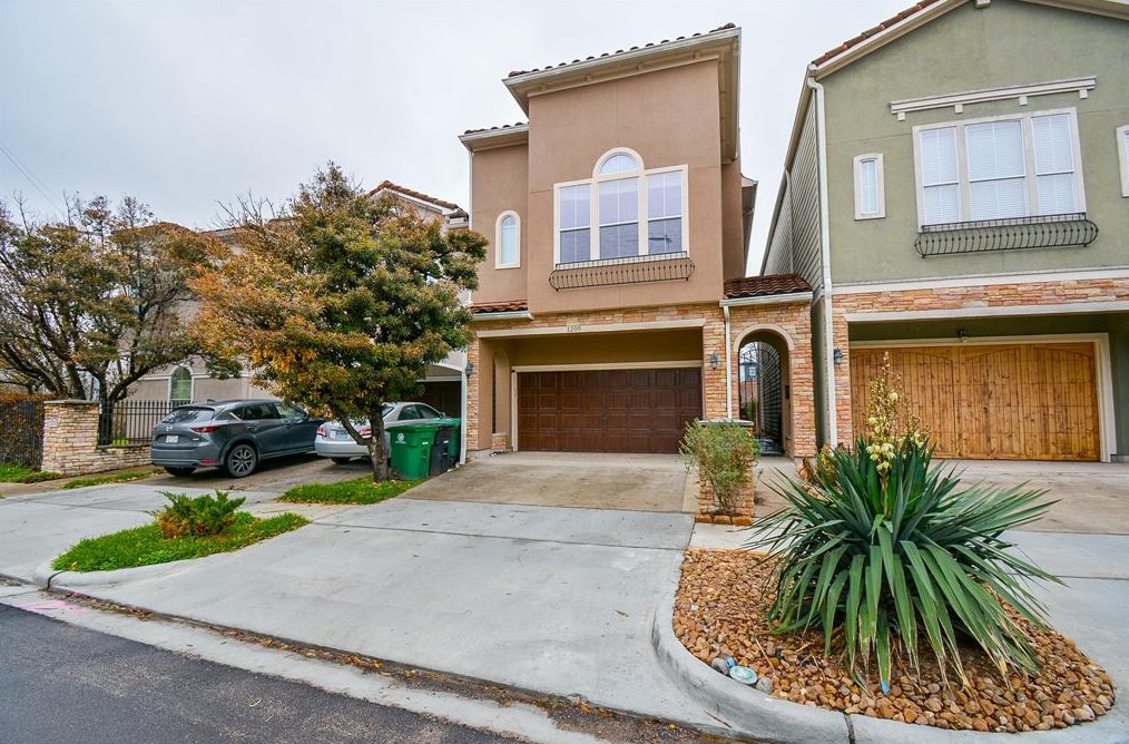 1205 Aurora St, Houston, TX 77009
