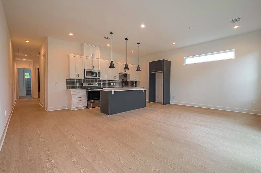 4029 Knoxville St, Houston, TX 77051-2447