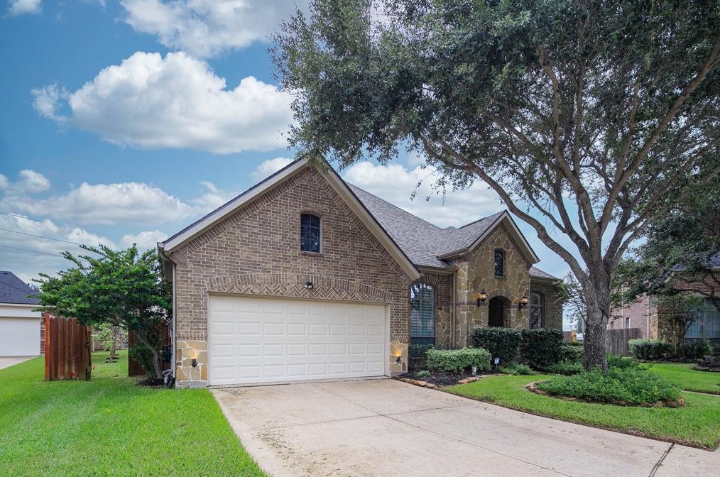 5347 Heath River Ln, Sugar Land, TX 77479