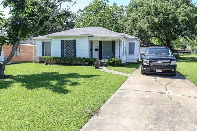 3121 29th St, Port Arthur, TX 77642